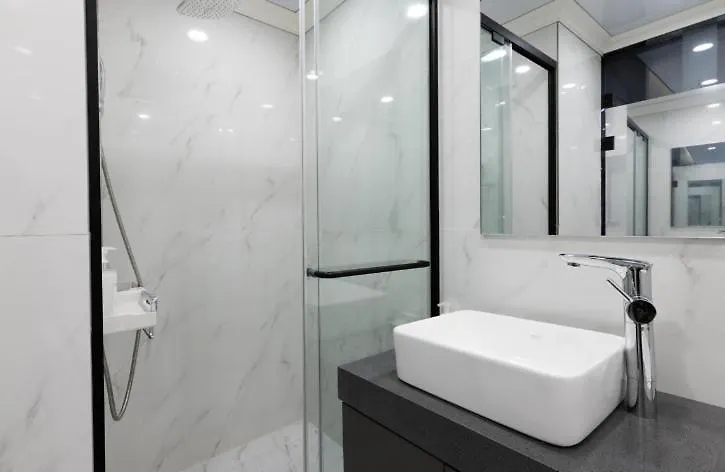 Reina Hotel Busan