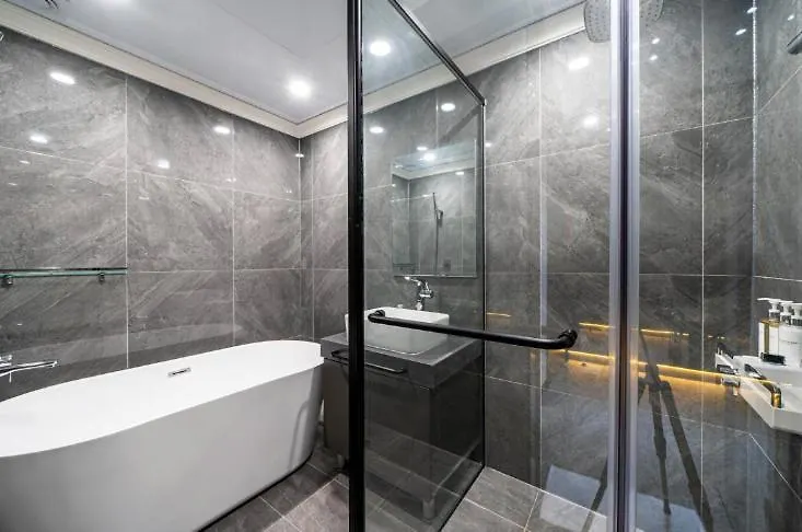 Reina Hotel Busan